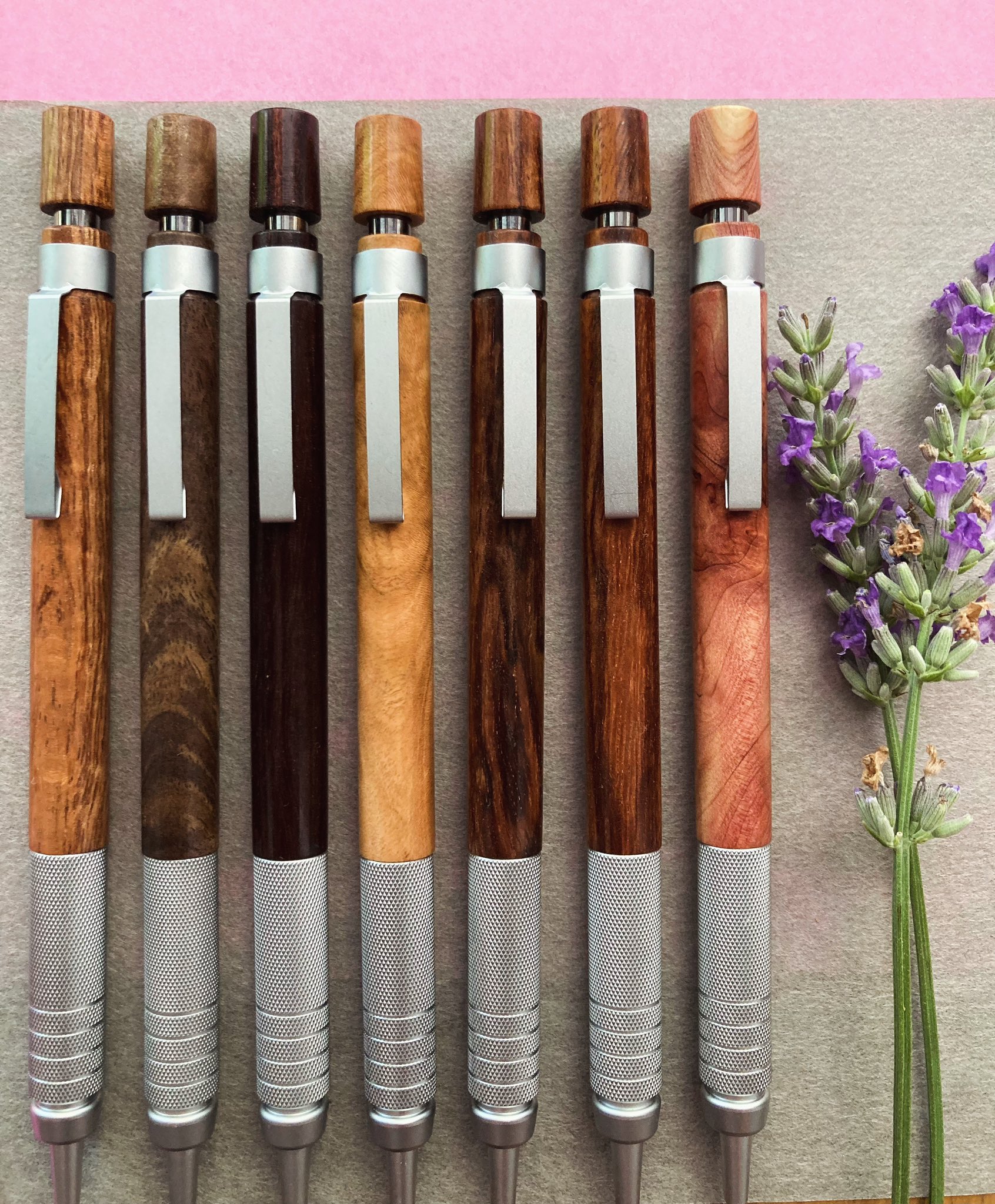 alina penmaker 木軸グラフ1000 貝塚伊吹 0.5㎜ I found my ideal mechanical pencil! The wooden Graf 1000