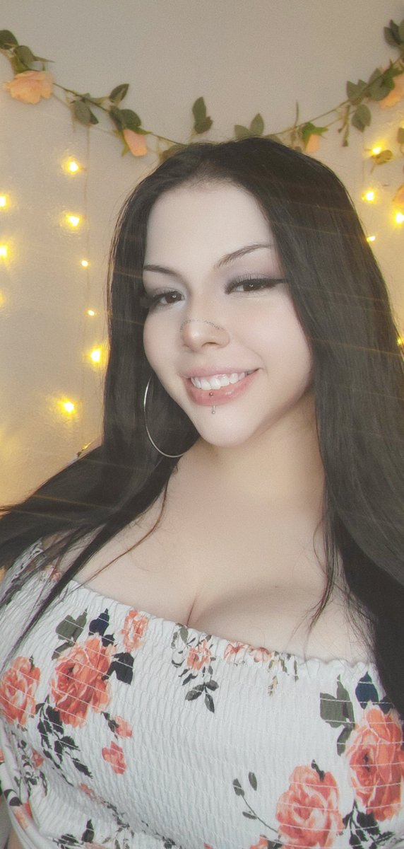 Honeyxpup's tweet photo. Hi, Twitter. 🥰

#fat #chubby #tiddies #photoshoot #chubbymodel #model #fatmodel https://t.co/2M9HDC7WxO