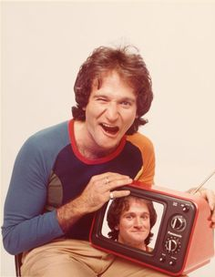 iloveoscardiggs's tweet photo. "happy birthday dream"
No, let's wish a happy birthday to our main man, Robin Williams. Who is better than Dream. Don't forget about our Peter Pan over here! https://t.co/snerawVSZT