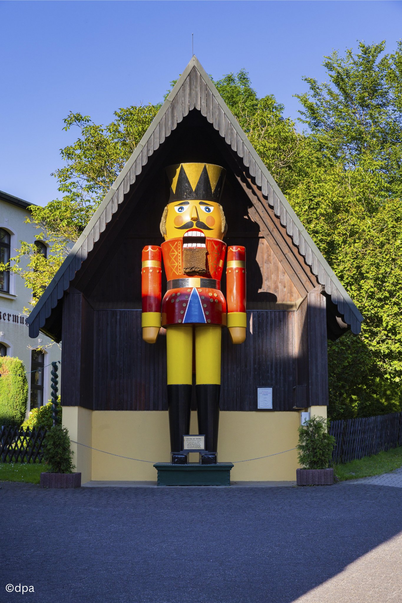 東ドイツ製 エルツ山地 アンティーク伝統的木製くるみ割り人形 28cm GTDvtxVbMAAOC4Q.jpg:large
