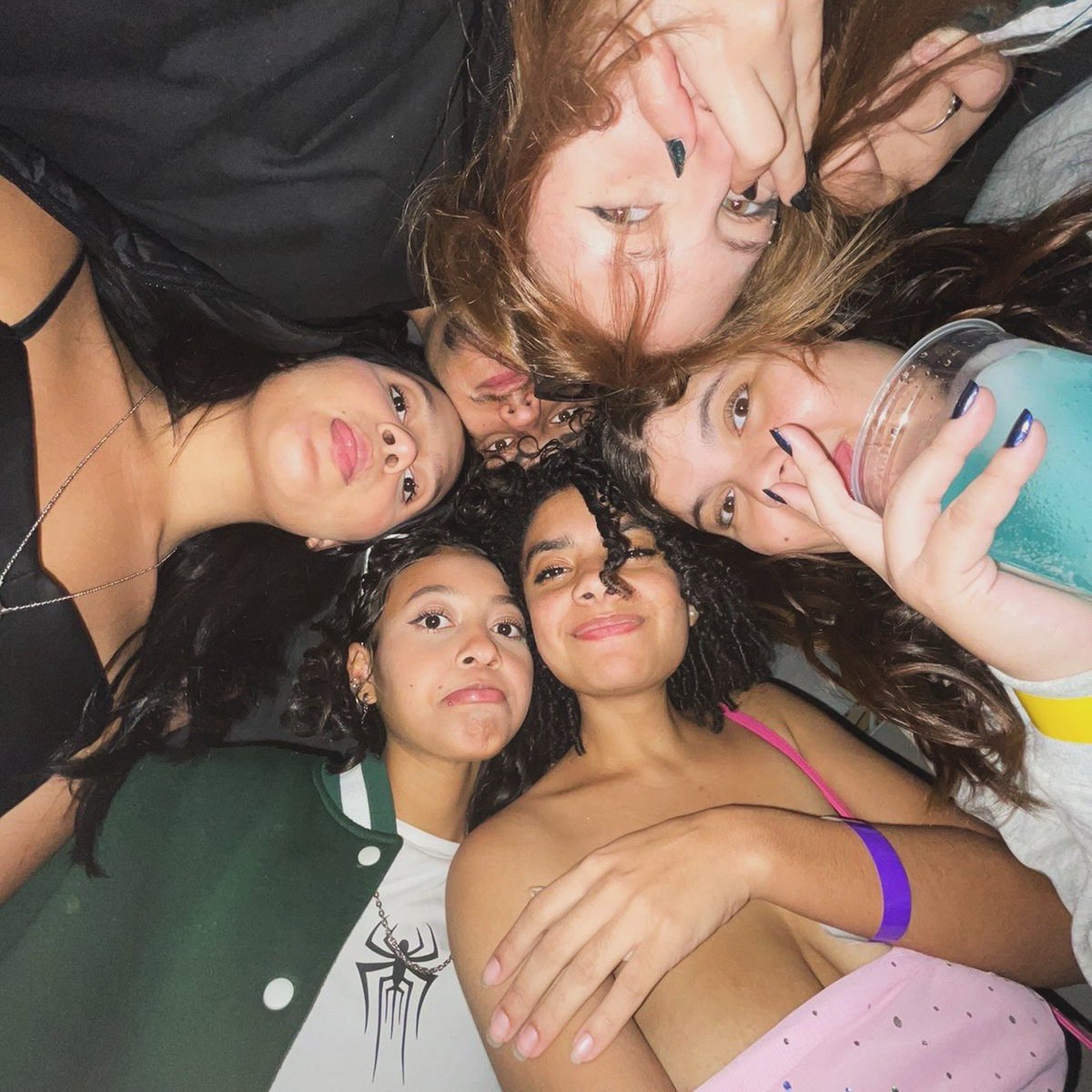 jicofode's tweet photo. sem elas eu teria ido de arrasta na primeira semana do término, esse bando de fodida me salvou de uma crise fodida, amo vcs 💖 https://t.co/7YjaIxKIrY