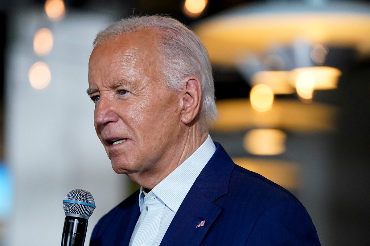 TheDecryption's tweet image. Breaking: President Biden drops out of 2024 race, endorses VP Harris. Major shift in political landscape. #Politics
