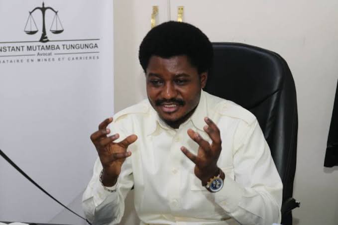 Monsieur Constant Mutamba <a href="/ConstantMutamba/">Constant Mutamba</a> Ministre de la Justice accuse stany bujakira <a href="/StanysBujakera/">Stanis Bujakera Tshiamala</a> d’avoir diffusé des images d’une autre époque , Très vieille alors que selon lui les prisonniers mangent 3 fois à MAKALA .

Êtes vous d’accord avec lui !?