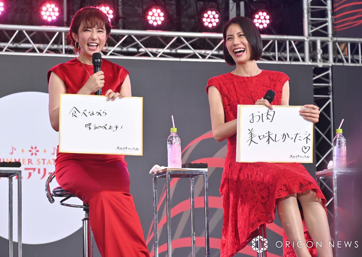 oricon's tweet image. ドラマ『スカイキャッスル』
野外ステージ会見が暑さにより急遽一時中断

主演・松下奈緒も驚き「本当に？」
観客へも気遣い「みなさんもお水飲んで」
oricon.co.jp/news/2337186/?…

松下奈緒、木村文乃、比嘉愛未
高橋メアリージュン、小雪

#スカイキャッスル @skycastle__ex