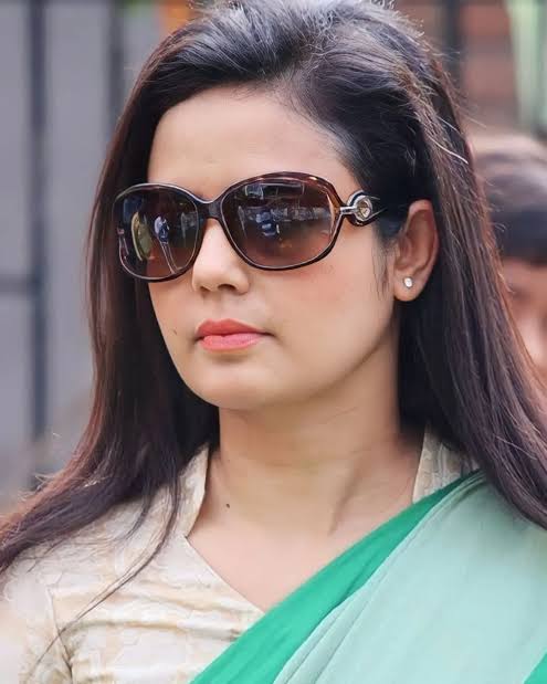 JaikyYadav16's tweet image. सुप्रीम कोर्ट ने उत्तर प्रदेश सरकार को करारा झटका दिया है।

सुप्रीम कोर्ट ने काँवर रूट में नेम प्लेट लगाने वाले फ़ैसले पर अंतरिम रोक लगा दी है।

सुप्रीम कोर्ट ने इस मामले में कहा कि 

&quot;कांवड़ यात्रा रूट पर दुकानों के मालिकों को आप दुकानों के बाहर नाम लिखने के लिए फोर्स नहीं कर…