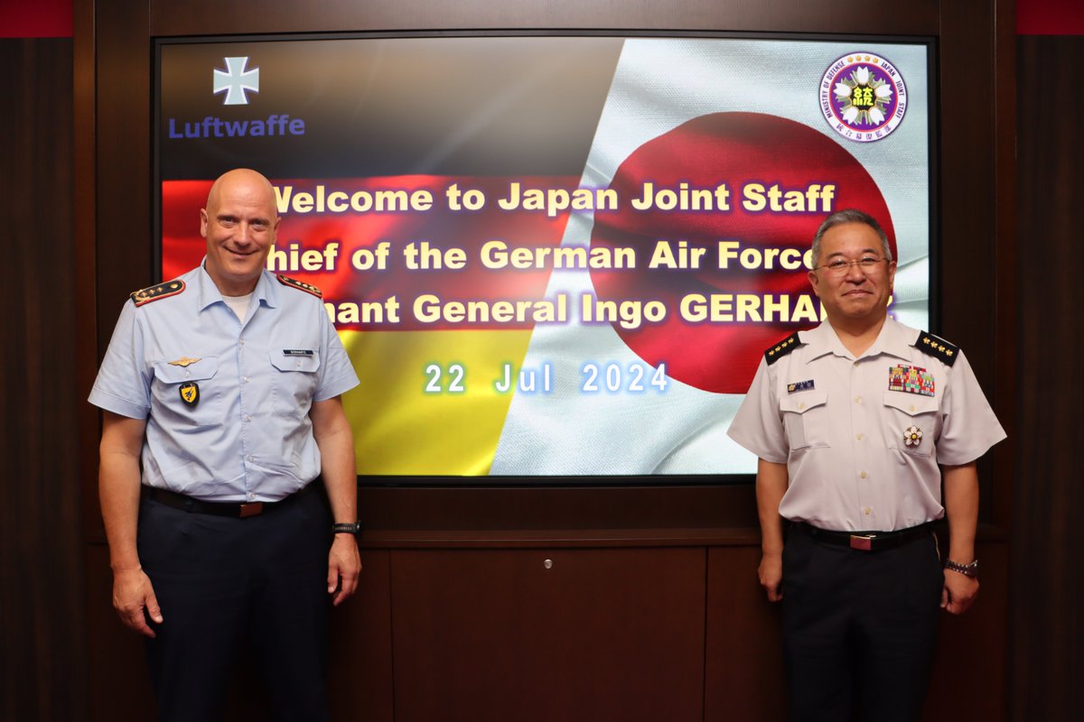 吉田統合幕僚長 は、#ドイツ空軍総監 ゲルハルツ空軍中将の表敬を受け
