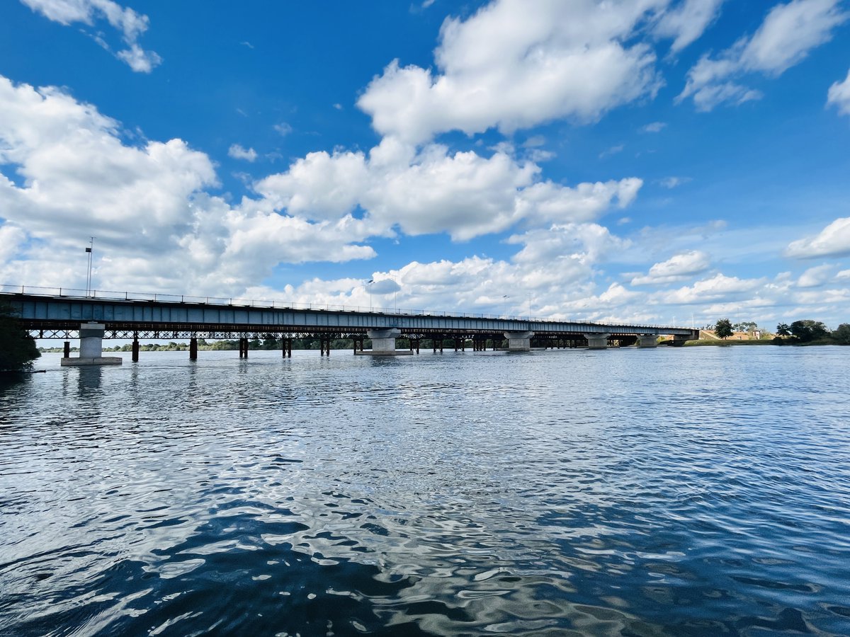 CRECofficial's tweet photo. The Kafue Hook #Bridge in #Zambia, which links Lusaka to the Western Province and #Angola, faced severe damage due to erosion. #CRSG used a groundbreaking in-situ technique for repairs. This innovation has impressed Zambia and earned high praise, strengthening China-Zambia ties. https://t.co/41UPUAmqYk
