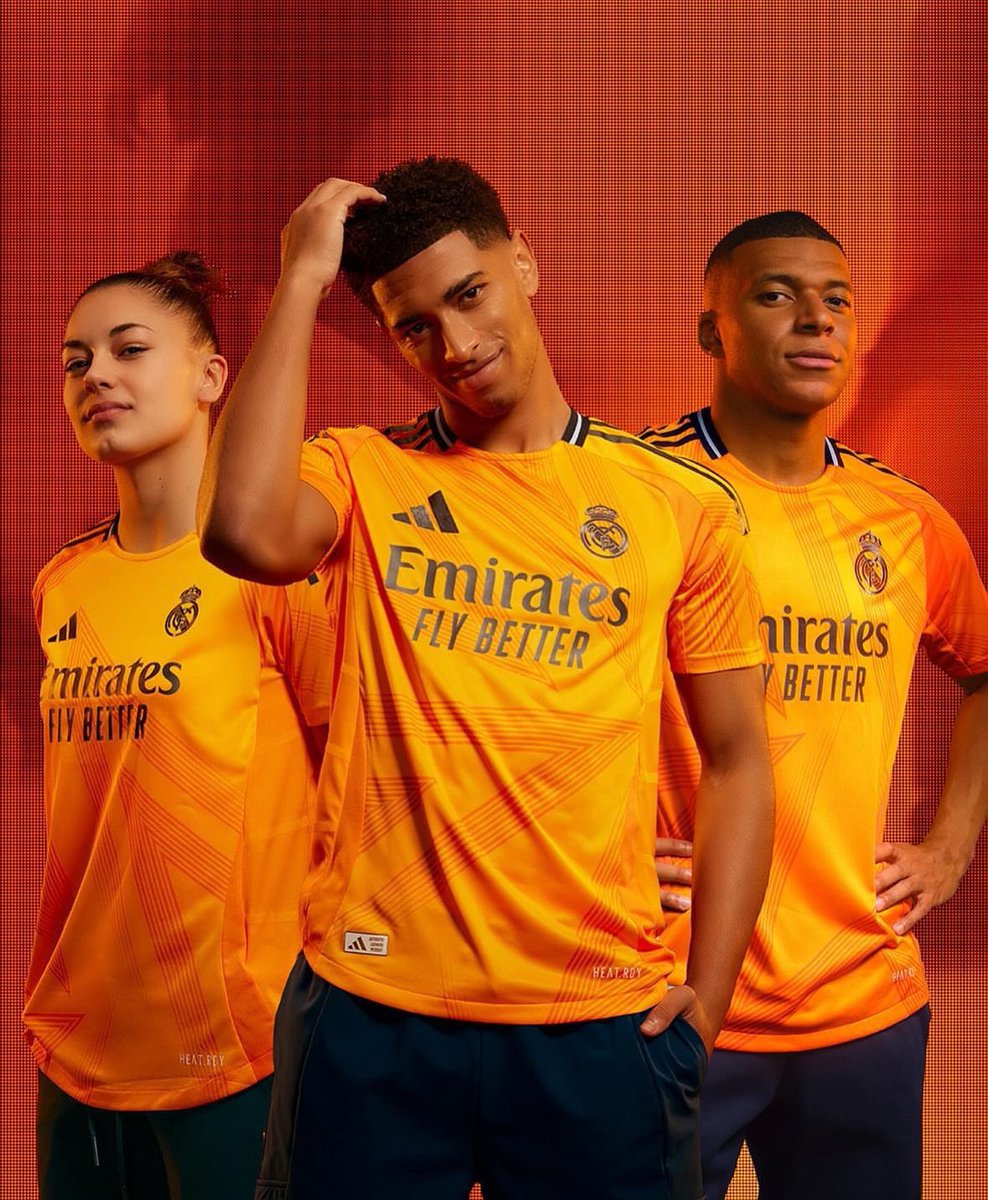 ActuFoot_'s tweet photo. 🚨 OFFICIEL ! adidas dévoile le nouveau maillot extérieur du Real Madrid. 🧡 https://t.co/8eEvge7aE5
