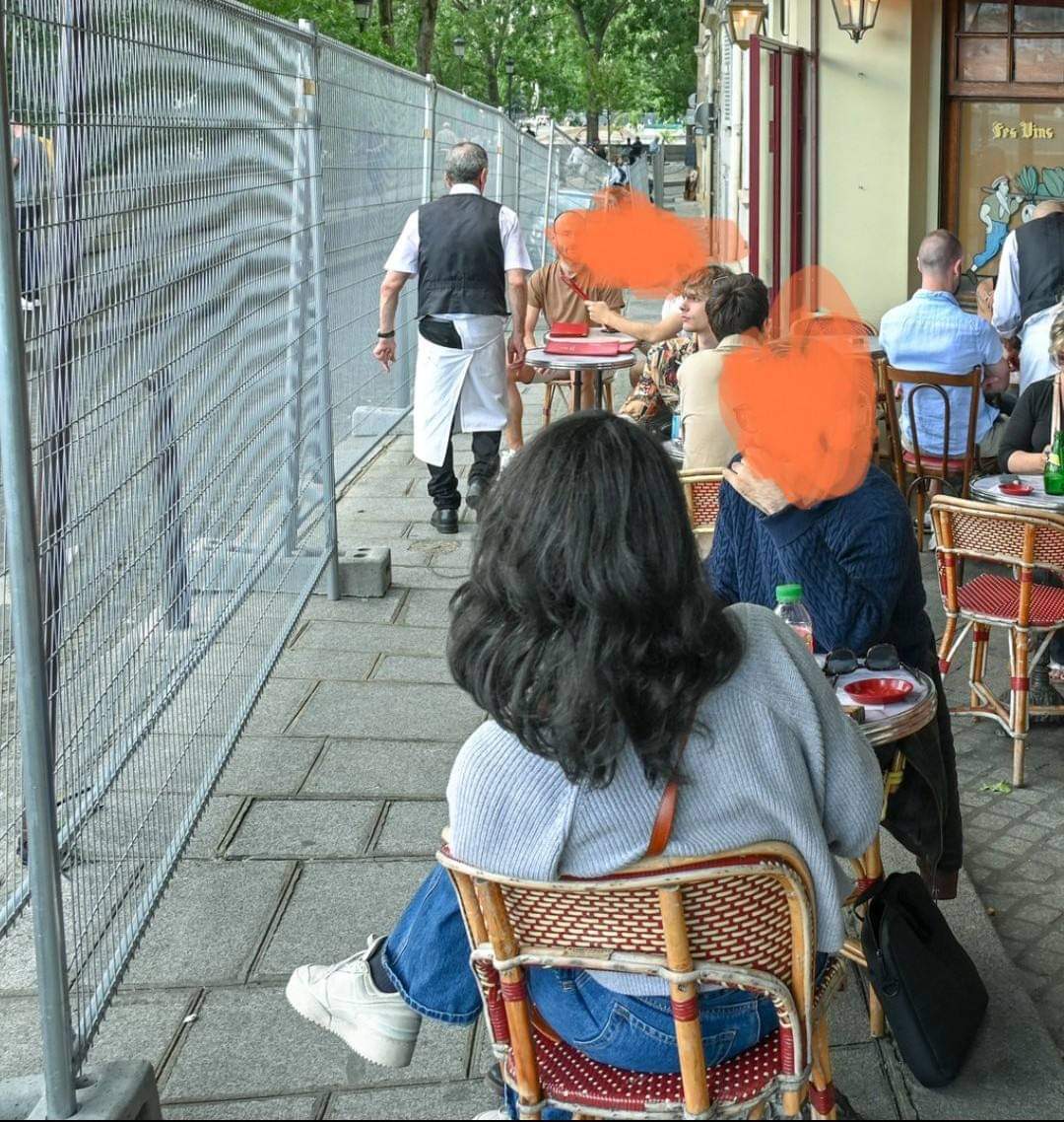 Al_Bd's tweet image. Paris est magique.
Les grands prestidigitateurs ont réussi à faire disparaître les touristes, les résidents et les libertés individuelles fondamentales. 
#ParisVilleBarrière