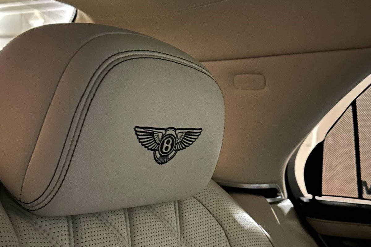 عزالله أنك غاية المشفي يبو وجهٍ جميل
وطماعة اللي من دروب الحب سج وسلا.