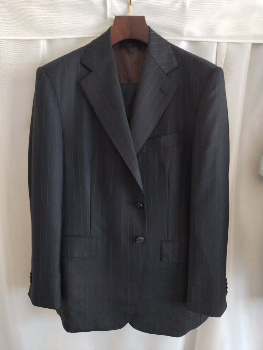 mikogami4533's tweet image. 先日、東京で作ったスーツ、無事到着👍
おしゃれする時に着るさ
良いでしょ？😊
#VESTA
#東京ジョンフォード