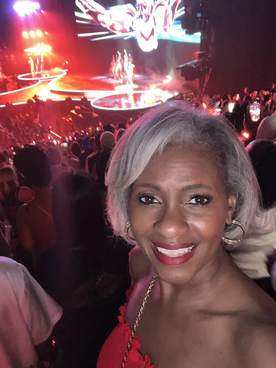 Connie_Connects's tweet photo. Legendary concert! @MissyElliott’s Out of this World Tour is everything!! https://t.co/4Iy3TSgjKC