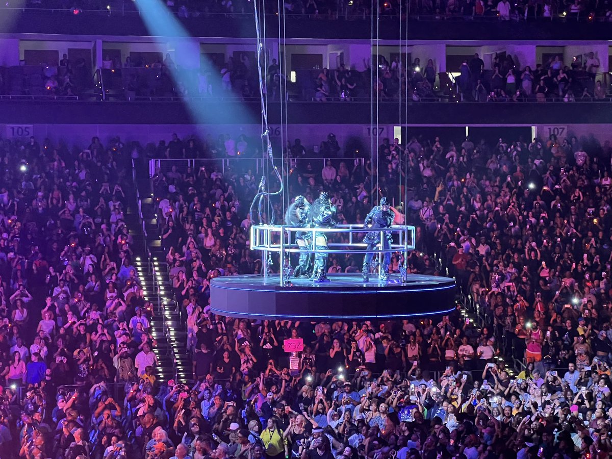 Connie_Connects's tweet photo. Legendary concert! @MissyElliott’s Out of this World Tour is everything!! https://t.co/4Iy3TSgjKC