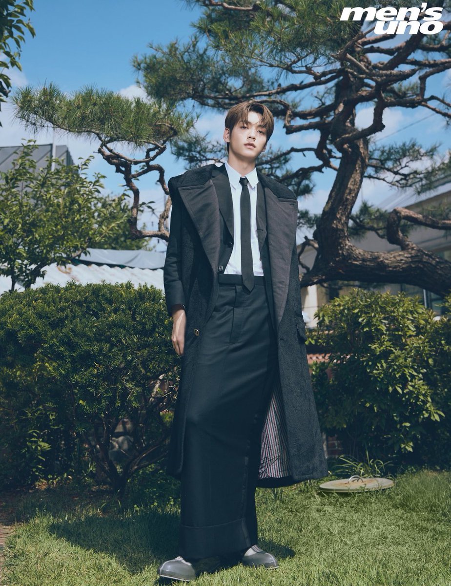 CSBZONES's tweet image. SOOBIN IS IN A SKIRT ON THE COVER
#SOOBINxMENSUNO