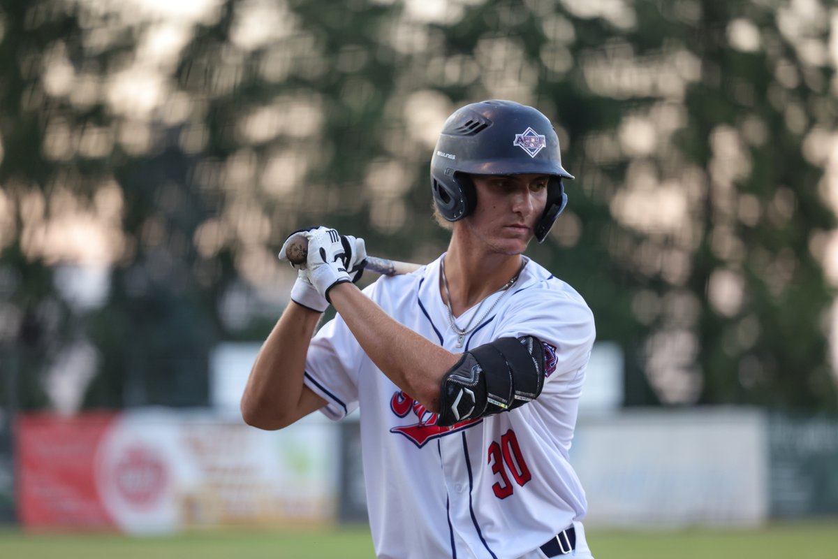 Wenatchee gives up the lead in the top of the seventh but takes it right back thanks to a 2-RBI pinch-hit single by Jack Haferkamp! 9-6, Wenatchee, in the eighth. #SoxAreHot