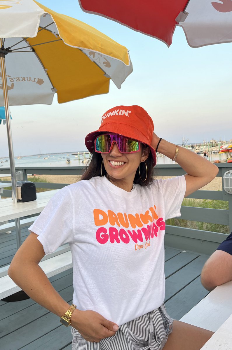 allyxgator's tweet image. Duckin’ the #DunkinJeep and rocking their promo merch for their new #SparkdEnergy drink 

(note: the Drunkin Grownups shirt was my own addition and not #Dunkin merch 😂) 

@dunkindonuts