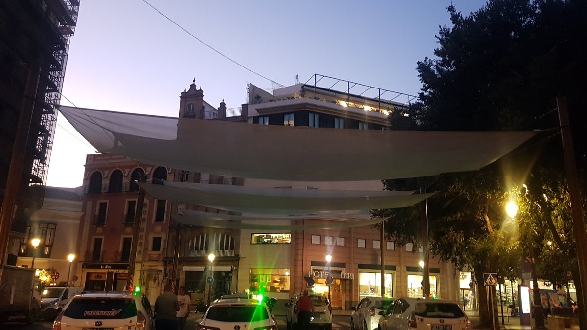 ismaelx20's tweet photo. @HotelDerbySev @HotelAmericaSev @vakataxi @juan_barro_ @taxisupercoco @Lm241A Con estos coches esta la parada del hotel
Y los concerges parecen que no nos ven https://t.co/I7OM7Uprj6