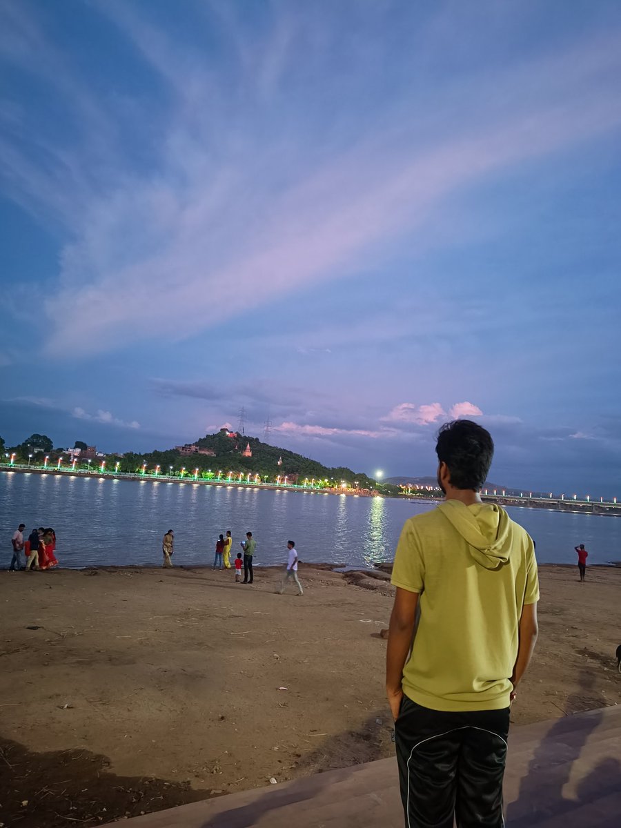 Prince_Kumar_09's tweet photo. 📍Vishnupad,Gaya,Bihar https://t.co/vOXvroyrZ0