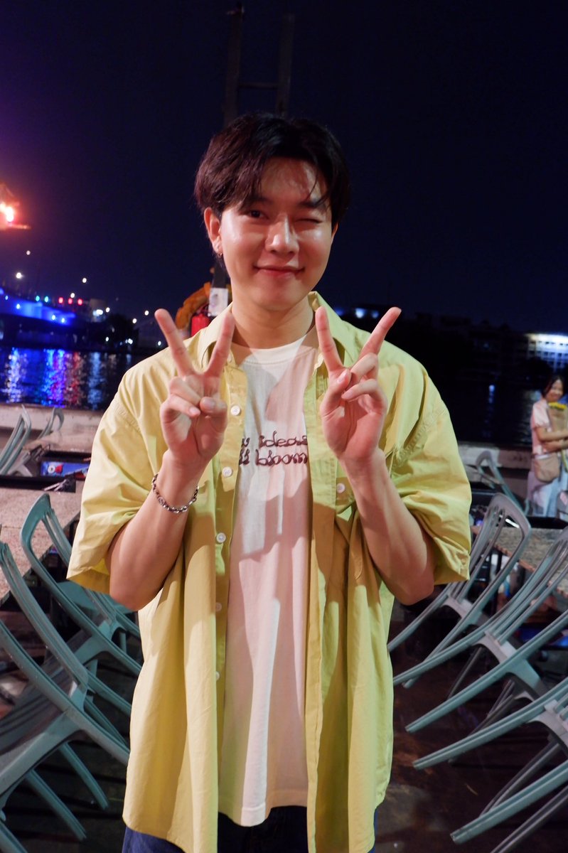 nadear0828's tweet photo. เก็บตกความน่ารักเมื่อคืนนี้
#torhm #หมูปิ้งของต่อ #26thtorhm https://t.co/3gD3RcB9oP