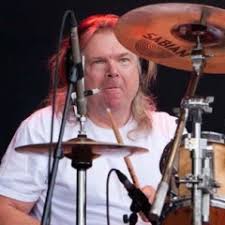 RockOthers's tweet photo. #AlmanaccoRock #ProgrRock #MickPointer by @boomerhill1968 il 22 luglio del 1956 nasce Mick Pointer batterista inglese primo e batterista e fondatore dei Marillion. Licenziato da Fish dopo Script, fonda con Clive Nolan (Pendragon) gli Arena di cui è tuttora membro https://t.co/HRfV3DmlWU