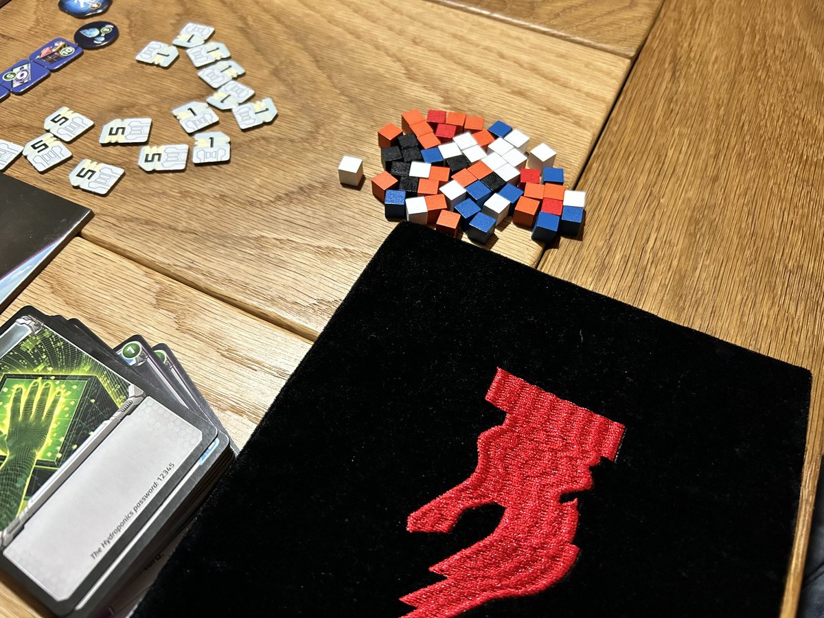 NoOrdinaryMeeps's tweet photo. Quick catchupโฆ. Had a great game of Clank! Recently with Emma and #DataJon joining us. Such a fun deck building race game!
I sucked! https://t.co/fCmT37ZUzR