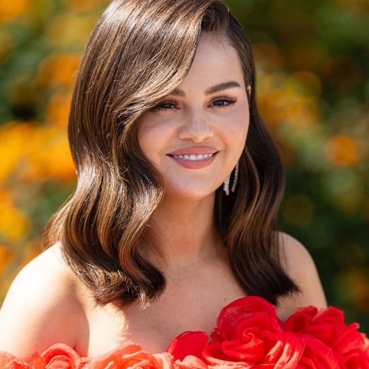 seldollz's tweet photo. selena gomez is 32 years old but she was also once… — a very important thread! 🩷 https://t.co/3tAzGpN4nD