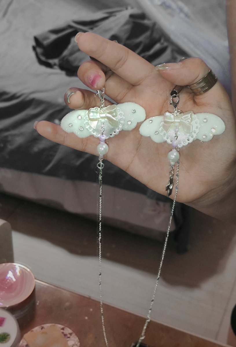 2000fo抽奖帖！首先得谢谢大家的喜欢
所以这次抽两个乳夹免邮送（或者折现成奶茶）
要求还是转帖➕点赞
但前提得是粉丝 不然抽到了也作废
7.25开