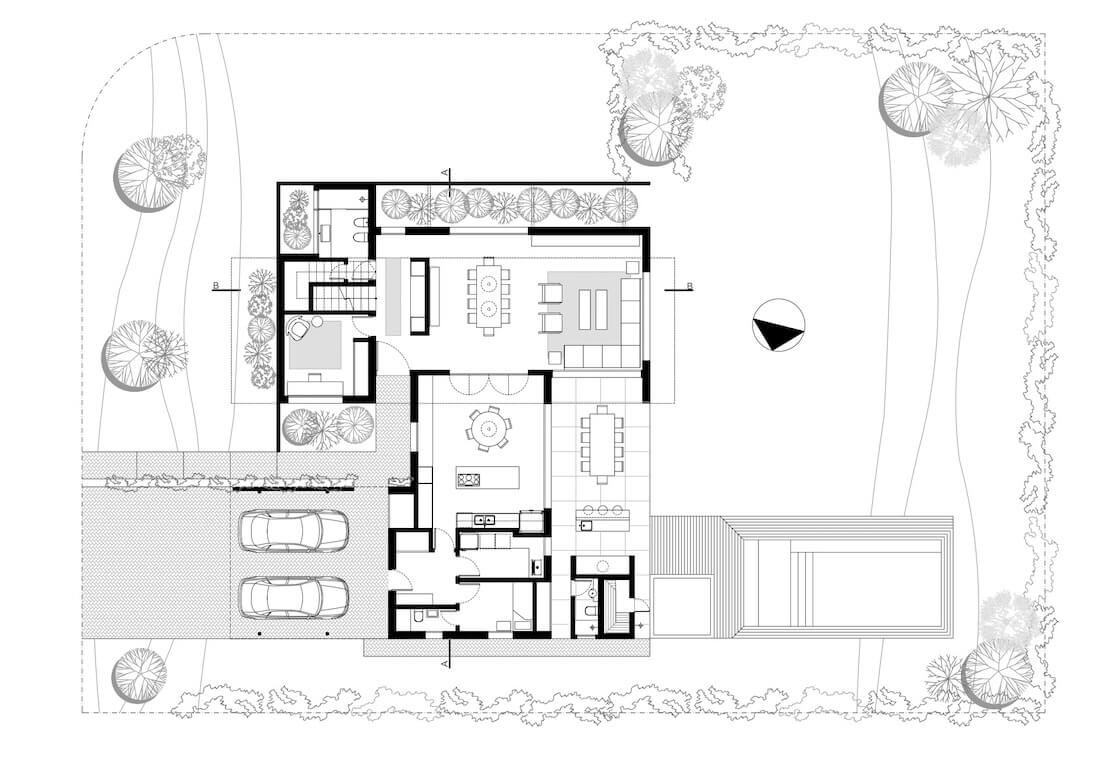 AlawaisAhmed's tweet photo. فلة Brick House
الارجنتين
المعماري Martin Lattes & Alejo Salinas
مساحة الارض 1100 m²
مساحة البناء 350 m²

تقع "Casa Brick" في بلدة بيلار، بوينس آيرس، على قطعة أرض مساحتها 1100 متر مربع، وتتميز بواجهة شمال غربية. يجمع تصميمها بين الأحجام النظيفة والتكسية بالطوب الشائع، مما يمنحها طابعًا حديثًا ومميزًا. عند دخول المنزل، تمر عبر ساحة خضراء ترحيبية محاطة بجدران طوب مصممة بدقة تفصل المدخل عن منطقة وقوف السيارات، مما يخلق جوًا دافئًا ومنعزلًا.

في الطابق الأرضي، يتفاعل تصميم المساحات الداخلية بين منطقة المعيشة/تناول الطعام الواسعة والمطبخ والمعرض بانسجام. تضيف الساحات الخضراء إحساسًا بالحيوية وتتحكم في الضوء والظل بفضل الجدران الطوبية المتقنة. المعرض هو مساحة متعددة الاستخدامات تتيح الاسترخاء وتحتوي على ساونا جافة ومنطقة سبا تتكامل مع غرفة الشمس والمسبح.

في الطابق العلوي، يرتفع مستطيل صلب ليشكل بروزات تحدد الواجهتين الأمامية والخلفية. تم وضع الجناح الرئيسي وغرفتي النوم بحيث تستفيد من الإطلالات البانورامية، مما يخلق انسجامًا بين الداخل والمناظر الطبيعية المحيطة.