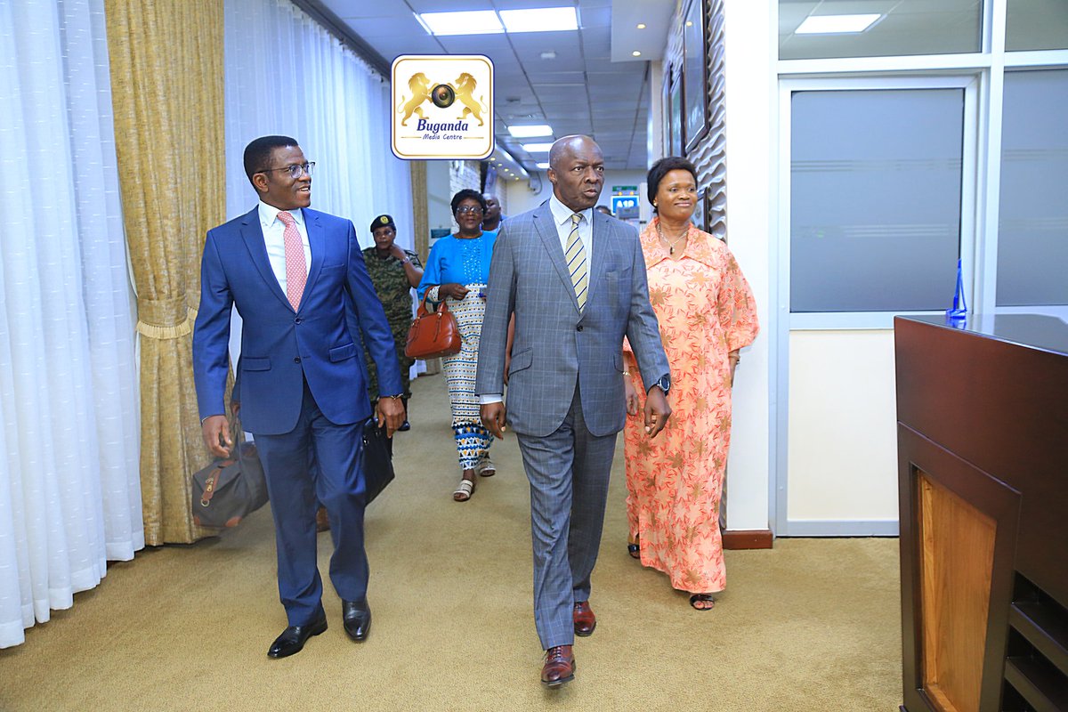 WaakoTonny1's tweet photo. Rumors and mistrust zipped as king Ronald muwenda mutebi II is back @BugandaOfficial @BugandaTourism @VisitBuganda @bbstvug @DanielLutaaya @News247Ug 
#New247Ug 
#picturecourtesy 📸📸 https://t.co/g4S5LxqTOU