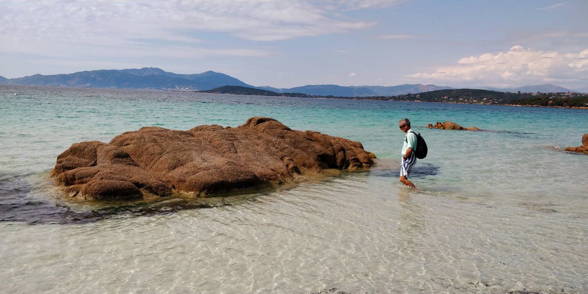LPorticcio's tweet photo. 🌞 Un petit coucou de la Plage d'Argent à #Porticcio 🌊

Nous profitons pleinement de l'été à la magnifique Plage d'Argent. Venez découvrir ce petit coin de paradis avec nous !

À bientôt, les aoûtiens ! 😉

#LocationCorsePorticcio #PlageDArgent #VacancesEnCorse #Corse #Tourisme https://t.co/zgYJYBY3bB