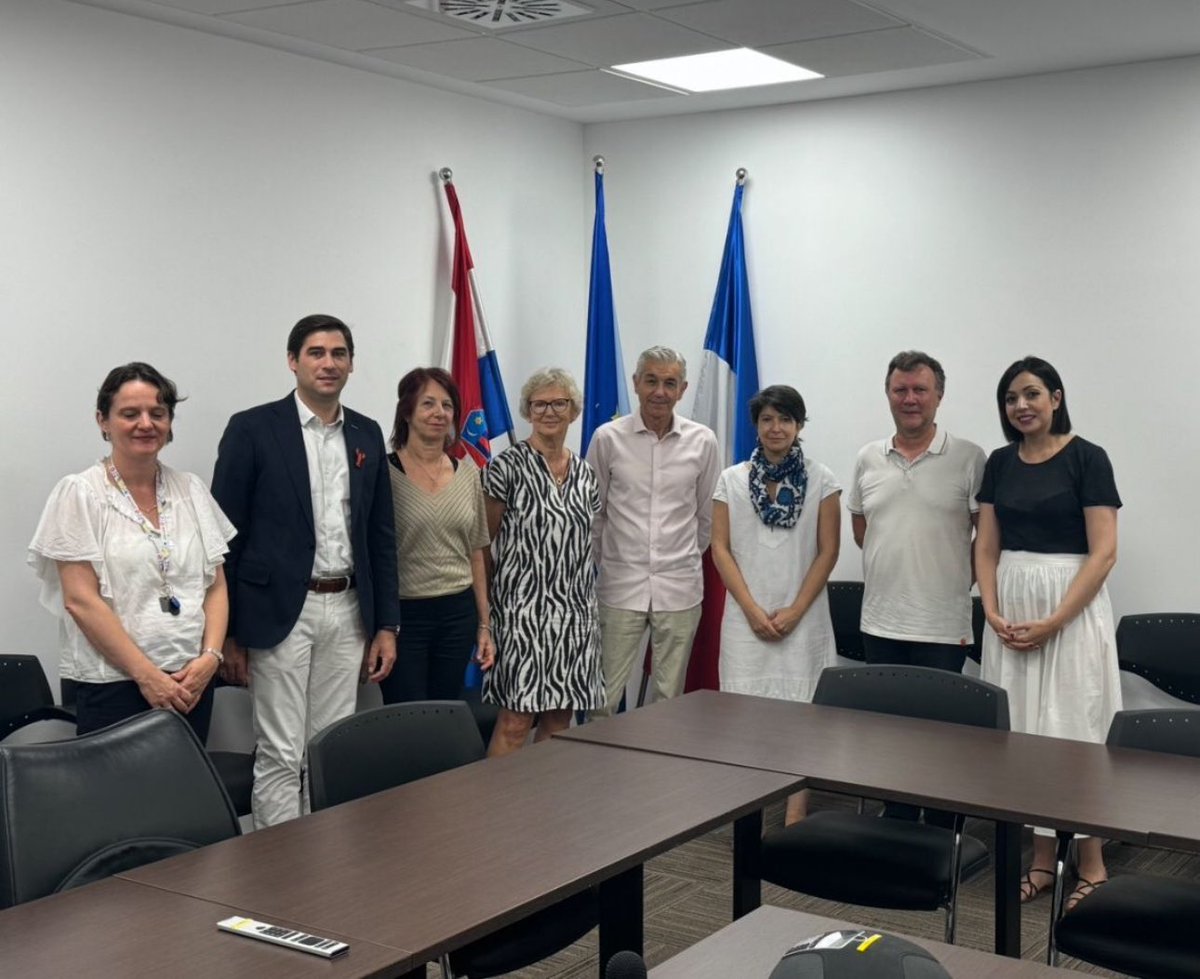 Visite officielle dans le cadre de la coopération européenne pour la <a href="/creusotmontceau/">Communauté Urbaine Creusot Montceau</a> : des rencontres à l'Ambassade de France à Zagreb et avec <a href="/KlisovicJosko/">Josko Klisovic</a> Président de l'assemblée municipale de Zagreb
Découverte d’un centre d'accueil aux victimes de violences intrafamiliales.