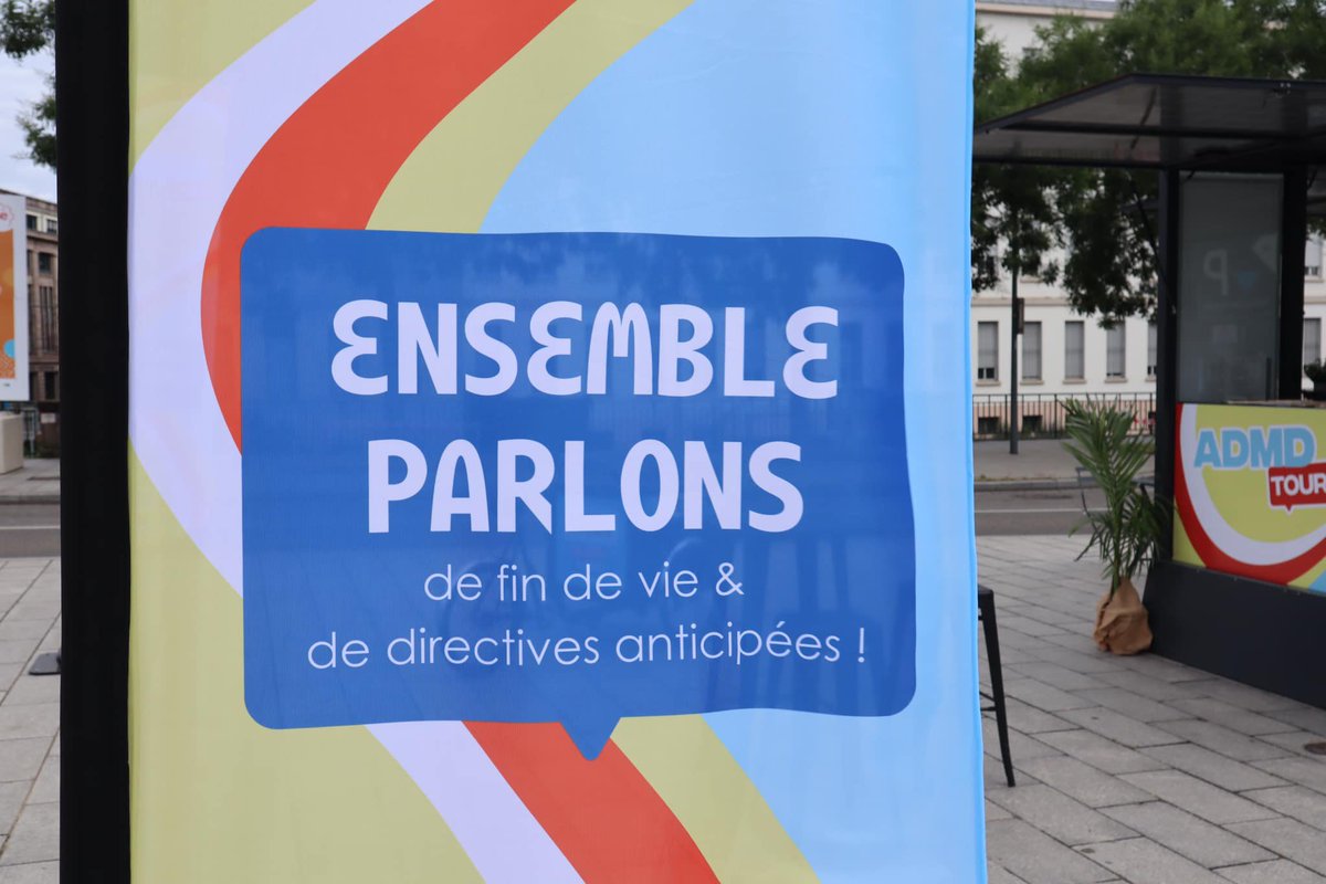 ADMDFRANCE's tweet photo. 👩🏻👱🏽‍♂️ L'#AdmdTour 2024 est terminé ! Un grand merci aux @jeunesadmd qui ont parcouru la France pour informer les citoyens sur leurs droits en #FindeVie. 
La phrase la plus entendue : « Je veux avoir le choix de ma fin de vie. » 
Les attentes sont grandes, les Français souhaitent l’accès aux soins palliatifs et le droit à l’aide à mourir. Vite une loi de Liberté !
#santé