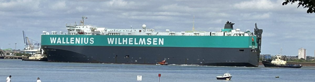 Dropping the pilot. A huge bulk carrier pauses opposite Gravesend on its way upriver to Tilbury, steadied by two tugs. The pilot cutter is the tiny red thing (based on an RNLI lifeboat design) coming alongside to take off the pilot…