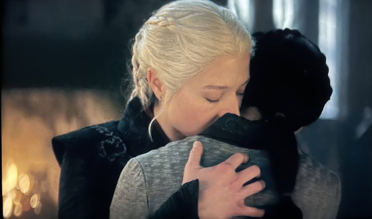 Wes kawin karo dulur, saiki yo doyan wong wedok, arep dadi opo Seven Kingdoms yen dipimpin Rhaniera.
Wes mbuh pokoke makin yakin dukung Tim Hijau wae.
#HouseOfTheDragon