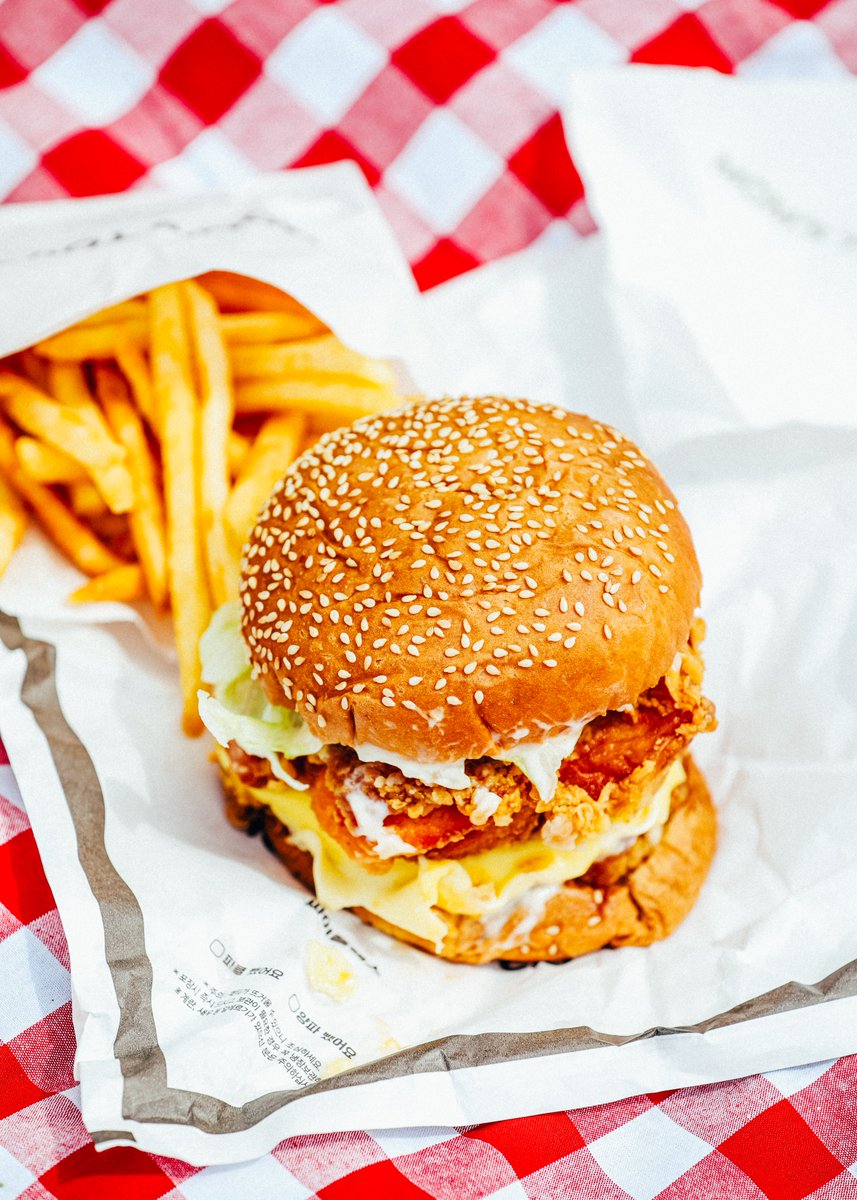 Mom’s Touch-ийн гарт багтамгүй хамгийн том бургер бол ...............?
Хариултыг нь мэдэж байвал сэтгэгдэл үлдээгээрэй 📷
Таасан хүмүүсээс санамсаргүйгээр нэг хүнд тус бургерийг нь бэлэглэе 📷
#MomsTouch #EverdayFresh #ӨдөрБүрШинэхэн