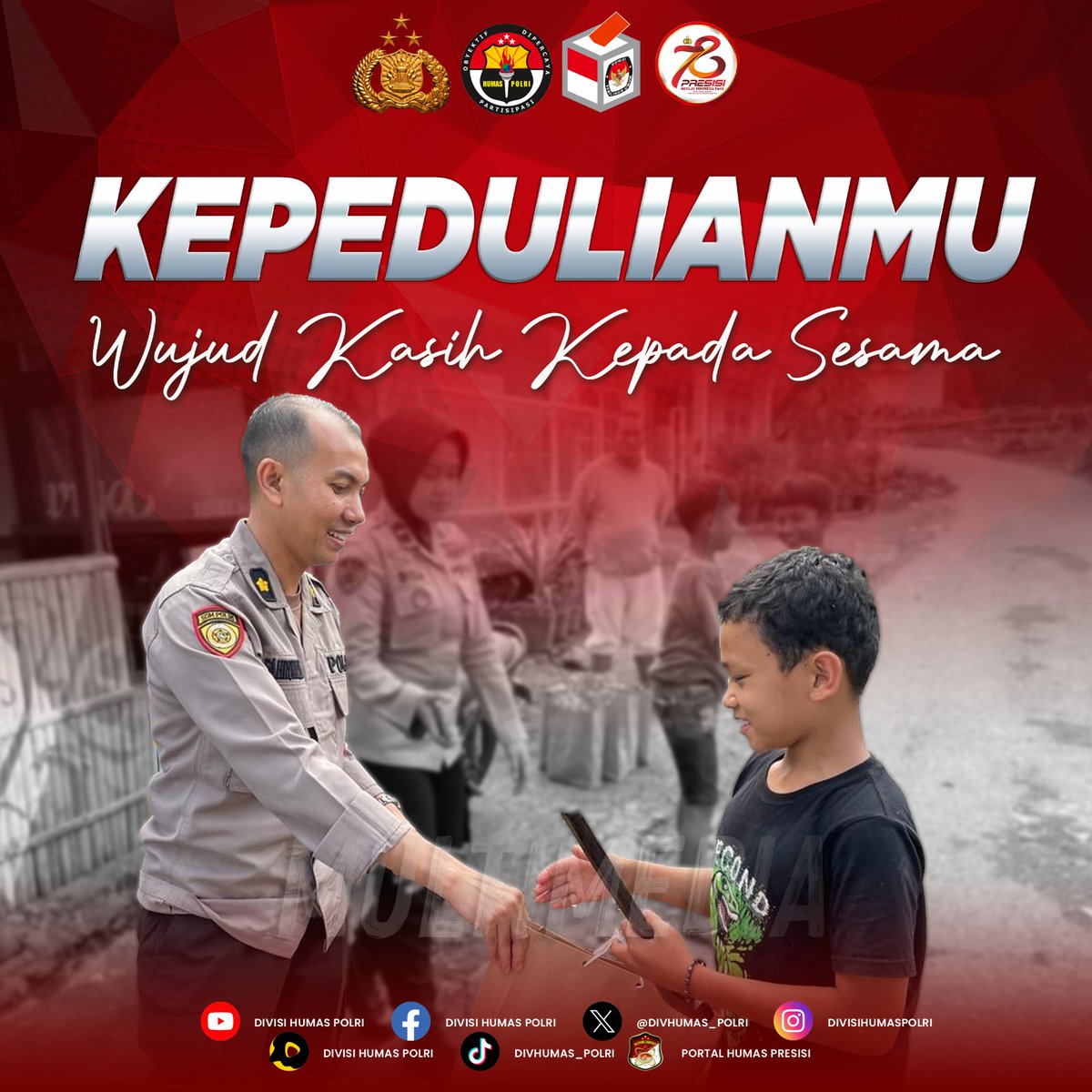 DarmansyahBukit's tweet photo. Dalam kegiatan pemberian pendampingan psikosial, Bentuk Nyata Kepedulian personel Polri bercengkerama dan memberikan paket makanan untuk anak-anak  terdampak bencana alam di Paninjauan, Kabupaten Tanah Datar, Sumatera Barat. #BerbaktiDemiIndonesia https://t.co/LqAQarrdpU