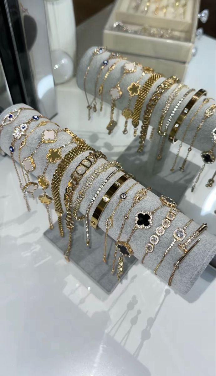 Rechenberg79509's tweet photo. Cartere bracelets also available https://t.co/SVAZmlIvEr