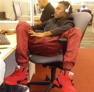 djeduhmaks's tweet photo. Kesho pale JKIA control tower after I have released all planes at once 😂😂
#RutoMustGo https://t.co/u4UGyMQBH8