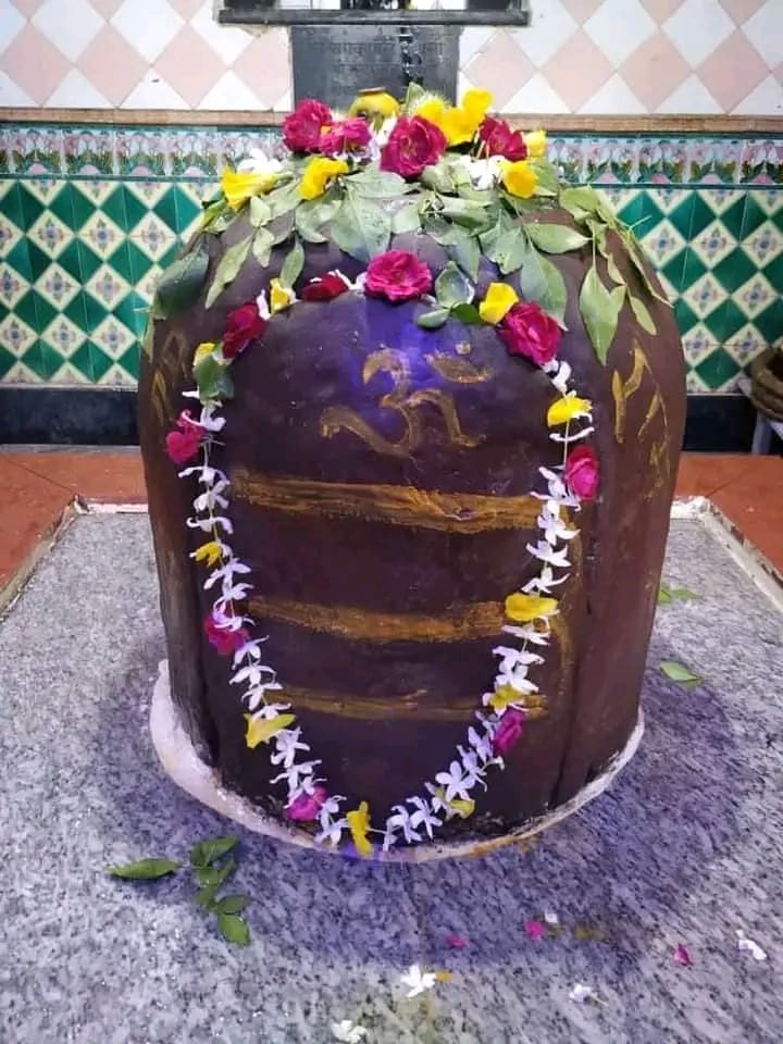 ॥ हर हर महादेव ॥

अनंत ब्रह्मांड नायक प्रभु श्री महादेव के आराधना–उपासना के पवित्र श्रावण मास के प्रथम सोमवार की आप सभी को अनंत बधाई एवं शुभकामनाएं।

देवाधिदेव महादेव से प्रार्थना है कि वे सभी के रोग एवं कष्टों को हरकर उनके लिए सुख-समृद्धि के नये द्वार खोलें।