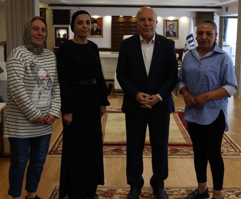 halimehalime6's tweet photo. 1048 kadın girişimci üretim ve pazarlama kooperatifimiz olarak @mehmetsekmen başkana ziyratlerimizden. https://t.co/7mytyTsLmE