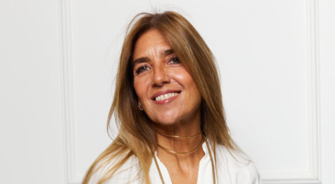 Mujerhoy's tweet photo. [MUJERHOY con @lorealparis]

Así es la rutina antiedad que corrige manchas y reaviva la luminosidad del rostro #AgePerfect https://t.co/yrfyrWgbcR https://t.co/rMZmNYZ224