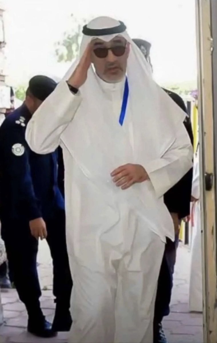 نصبّح بالخير والسرور على معالي وزير الداخلية والدفاع المحارب الشرس للمخالفين والفاسدين و المجرمين بحق الوطن .
