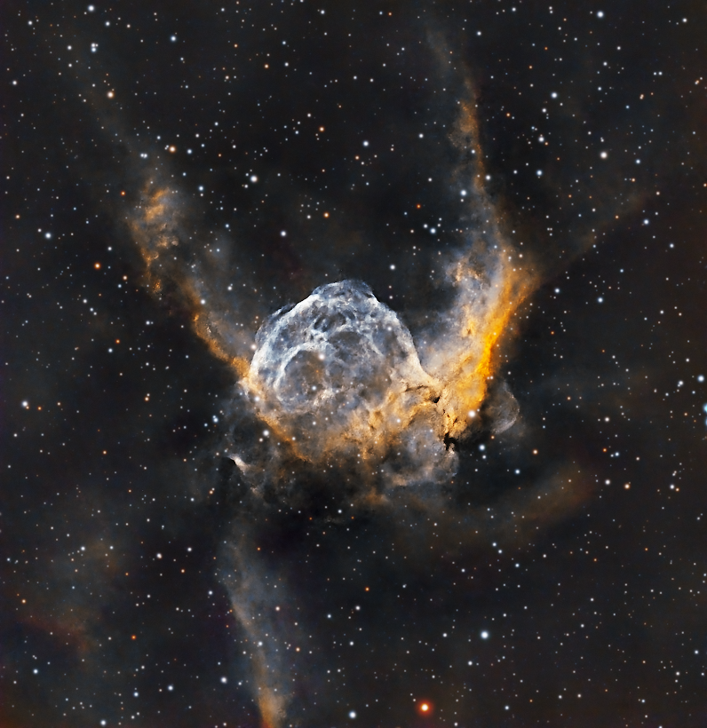 Astrofels1's tweet photo. La espectacular nebulosa del Casco de Thor (NGC 2359) se encuentra en la constelación de Canis Major, a unos 15.000 años luz de distancia de la Tierra y se distingue por su forma que recuerda al casco alado del mítico dios nórdico del trueno. https://t.co/Lf9rllw3at https://t.co/YQHtw5eIZG