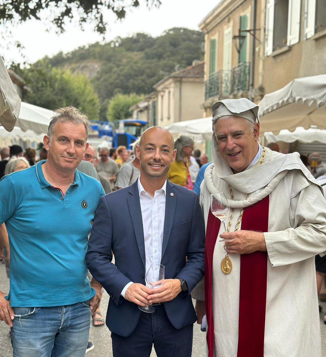 BaubryR's tweet photo. La pluie n'aura pas enlevé l'ambiance chaleureuse de la 38ème fête des vins des Coteaux-d'Aix-en-Provence à #Rognes ! 🍷🎉

J'ai retrouvé avec plaisir de nombreux vignerons et acteurs de la filière, déjà rencontrés les années précédentes. Ils mettent en lumière la richesse de notre terroir, et je leur ai réitéré mon soutien face aux défis auxquels ils font face.

Bravo à Laurent Dubost et toute son équipe pour l’organisation ! 

🌐 https://t.co/Wd7a8lwzw6

#circo1315 #fetedesvins #rognes #tradition