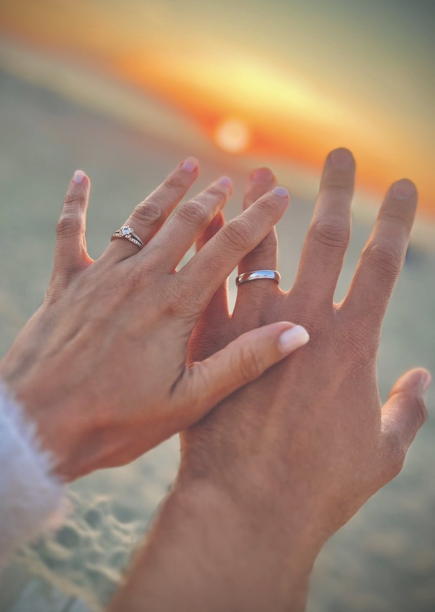 MadamePimpon's tweet photo. Et sinon je me suis mariée il y’a un mois 💍 https://t.co/d8MDtAik0P
