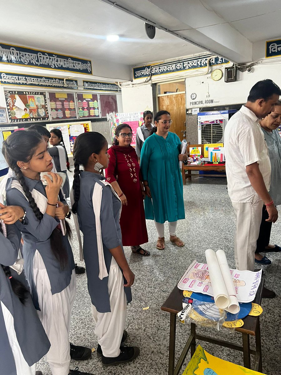 unit_skv's tweet photo. SIKSHA SAPATH on Occasion of 4th Anniversary of NEP -2020
TLM DAY-1
Activity -TLM Exhibition 
NSS volunteers also participated in TLM https://t.co/iJEgVaZKDi