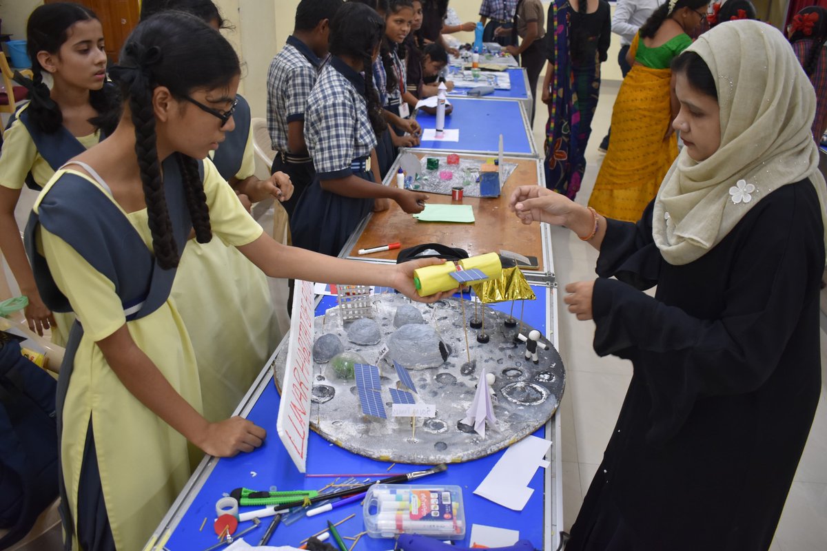 ncsmgoi's tweet image. A #DesigningContest, a #PopularScienceLecture &amp;amp; a #FilmShow were organised at @dscgulbarga, a unit of @ncsmgoi, @MinOfCultureGoI, on the occasion of #InternationalMoonDay, on July 20, 2024.

Glimpses 📷

#Moon #NaturalSatellite #MoonLandingDay #Apollo11 #manlandingonmoon #NASA