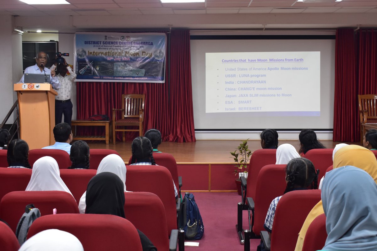 ncsmgoi's tweet image. A #DesigningContest, a #PopularScienceLecture &amp;amp; a #FilmShow were organised at @dscgulbarga, a unit of @ncsmgoi, @MinOfCultureGoI, on the occasion of #InternationalMoonDay, on July 20, 2024.

Glimpses 📷

#Moon #NaturalSatellite #MoonLandingDay #Apollo11 #manlandingonmoon #NASA