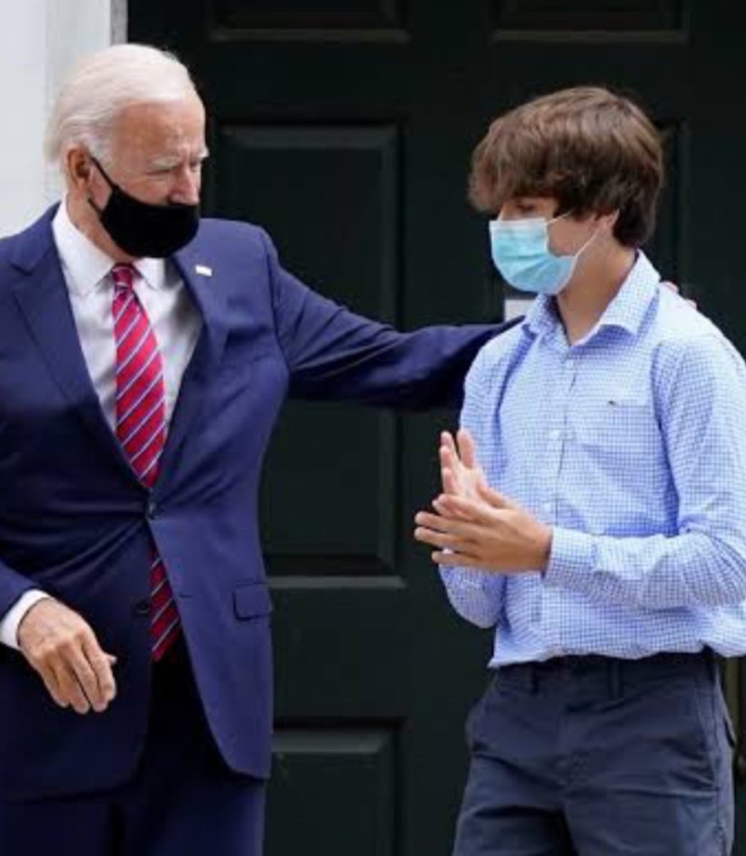 anxiouscat_777's tweet image. sad day for Karl and his grandpa