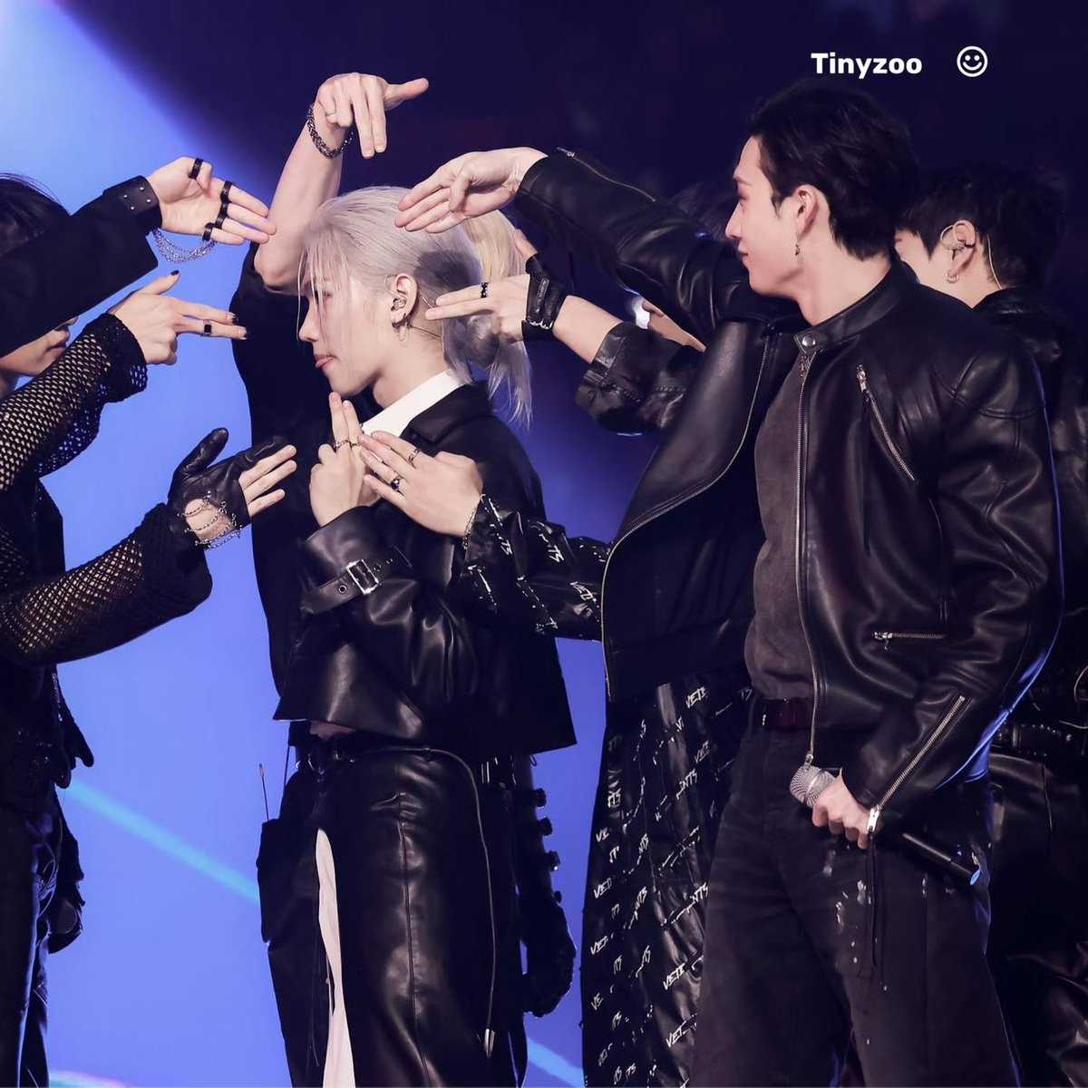 chanlixthing's tweet photo. this sequence 😭💗 https://t.co/uj27uaiOOp